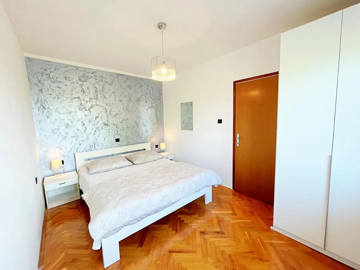 Adria Holiday Home Pinezići