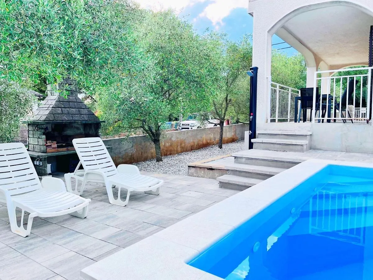 Adria Holiday Home Pinezići