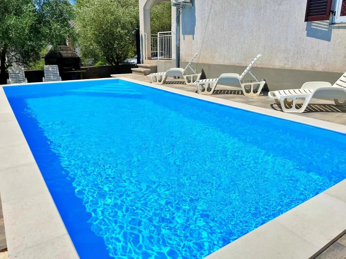 Adria Holiday Home Pinezići
