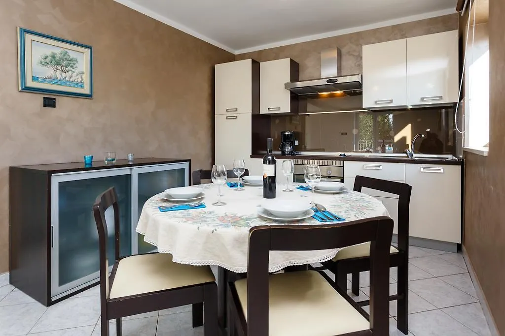Adria Holiday Home Pinezići